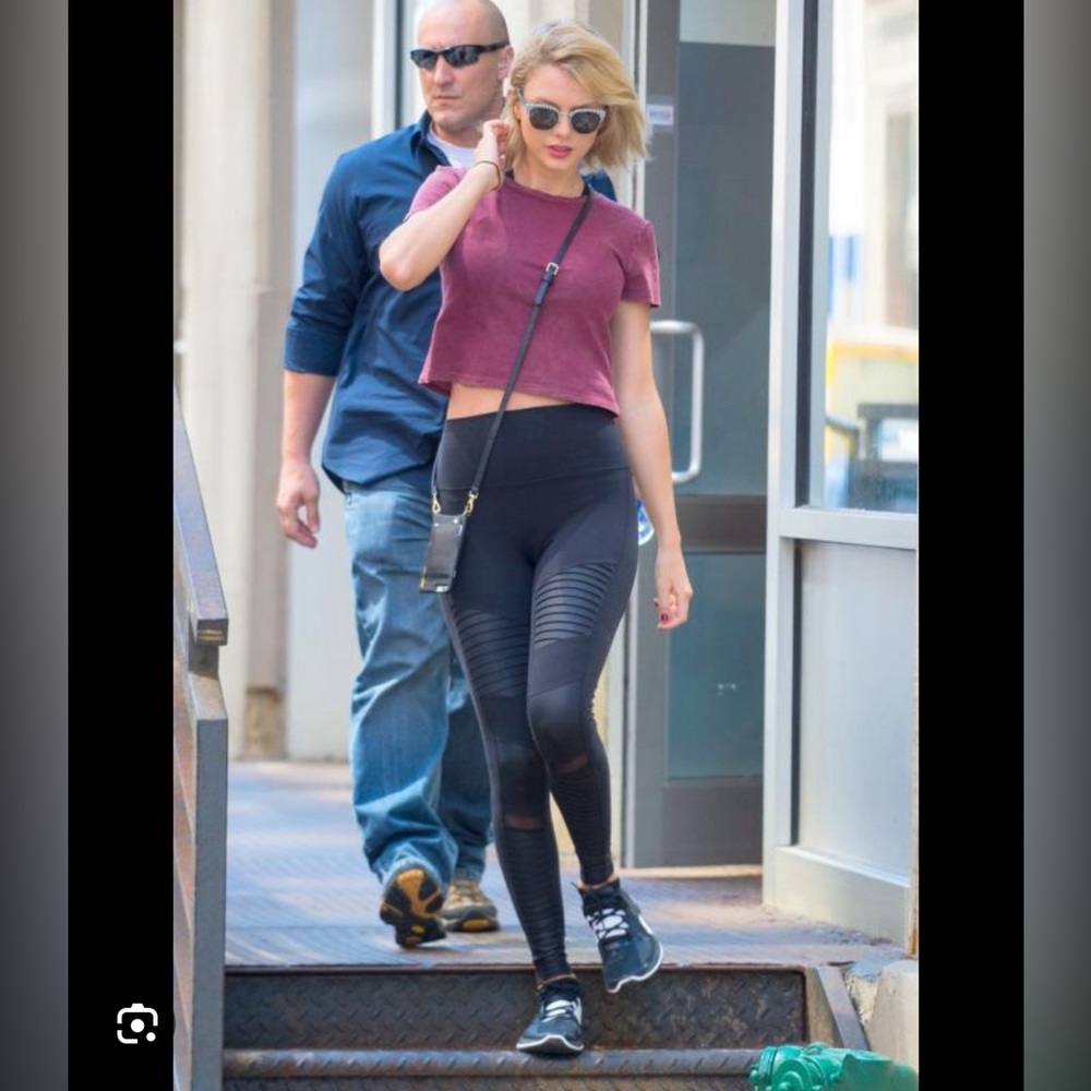 Alo celebrity yoga pants, moto navy XXS, high waisted
